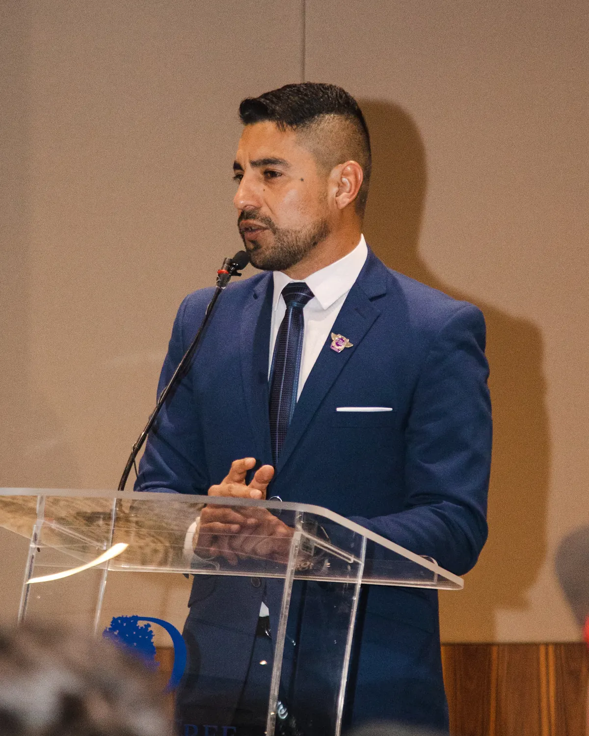 Javier Garzón como vocero en el lanzamiento de una marca de cascos